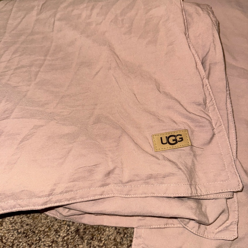 Ugg Luxurious pink Bedding Set - Picture 2 of 2